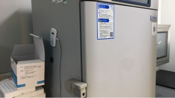 當(dāng)冰箱的溫度發(fā)生異常波動(dòng)時(shí)它就會(huì)自動(dòng)報(bào)警這么好用的溫度采集器到底該怎么選呢?25.7.22