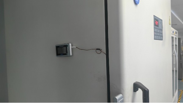 醫(yī)院的樣本儲(chǔ)存柜里放著細(xì)菌還是珍貴的醫(yī)療標(biāo)本，他們的存儲(chǔ)環(huán)境怎么區(qū)分呢?25.4.7