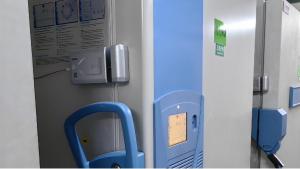 當(dāng)管理人員不在現(xiàn)場(chǎng)時(shí)需要打開冰箱取放樣本怎么辦？又該如何分配權(quán)限呢?25.8.19